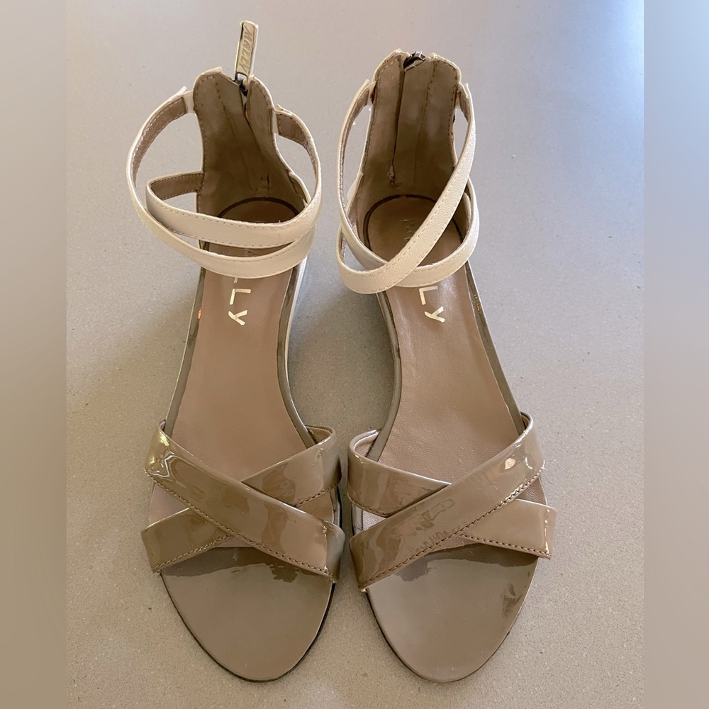 NIB Gray and White Italian Leather Sandals
